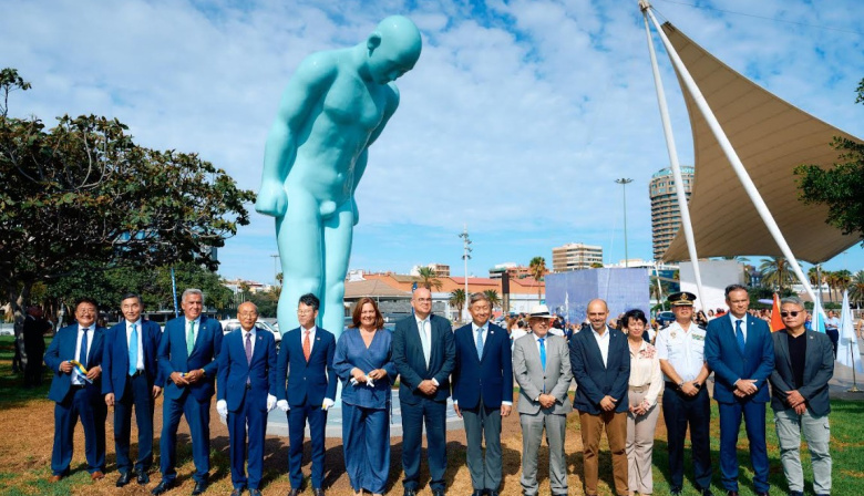 El Puerto de Las Palmas y Corea estrechan lazos con la inauguración del Greetingman, una escultura símbolo mundial de paz y amistad
