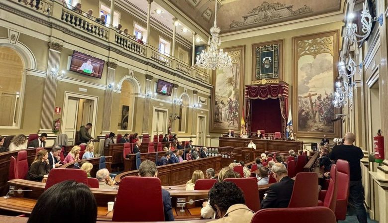 El Parlamento de Canarias avala el informe sobre la reforma del REF con el rechazo de Vox