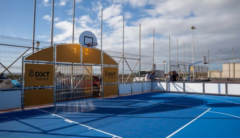 Las Rosas, en Arona, estrena una nueva pista multideportiva