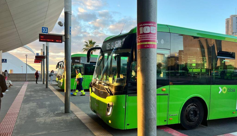 Titsa modifica los horarios de inicio y fin de los servicios en Nochebuena y Navidad