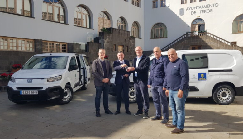 Dos nuevos vehículos eléctricos se incorporan al parque móvil municipal de Teror