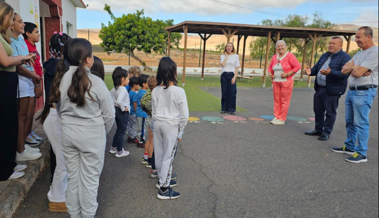 Alboroto Galáctico entre los talleres que Antigua imparte en centros escolares para aprender a convivir en familia, en igualdad y con respeto
