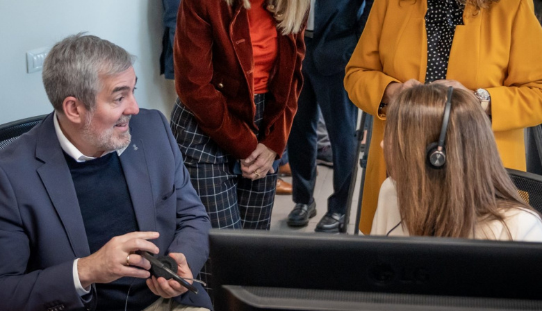 Clavijo: “Los nuevos canales de comunicación del 012 permiten acercar más la Administración a la población”