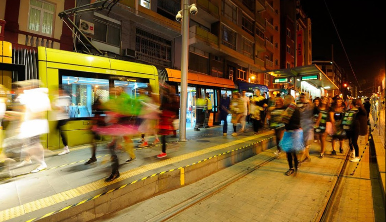 Tranvías dobles y refuerzo del servicio durante el Carnaval en Santa Cruz