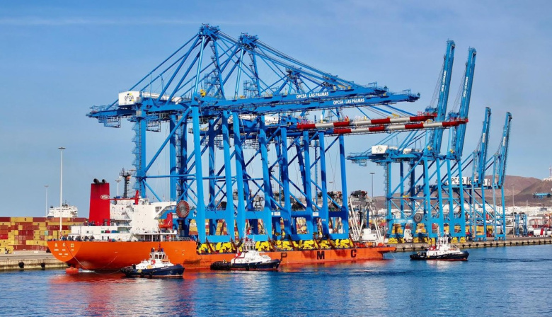 OPCSA inicia en el Puerto de Las Palmas la descarga de dos nuevos ‘titanes azules’ tras invertir 22,5 millones de euros