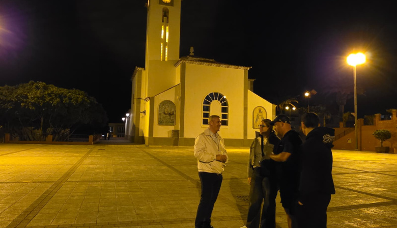 Valle de Guerra refuerza la puesta en valor de su Plaza de la Iglesia con nueva iluminación en el reloj y la torre