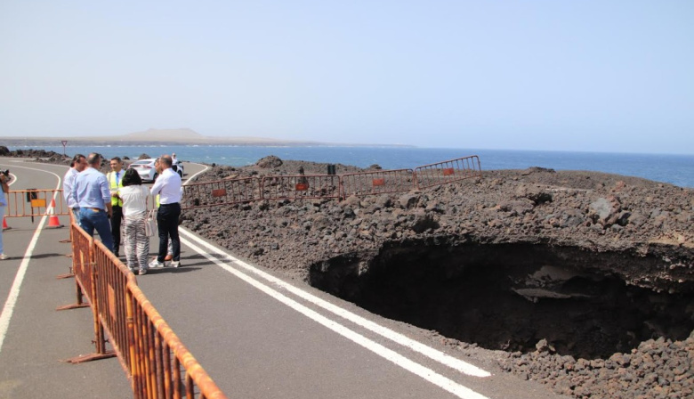 Yaiza señala al Cabildo de Lanzarote por “cinco años de desidia con el socavón”