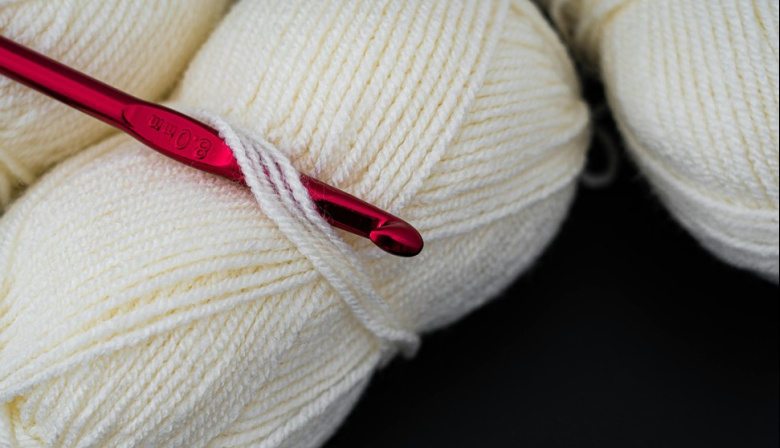 Cabildo y GDR Maxorata imparten un taller de iniciación a la transformación de la lana y jabones artesanales