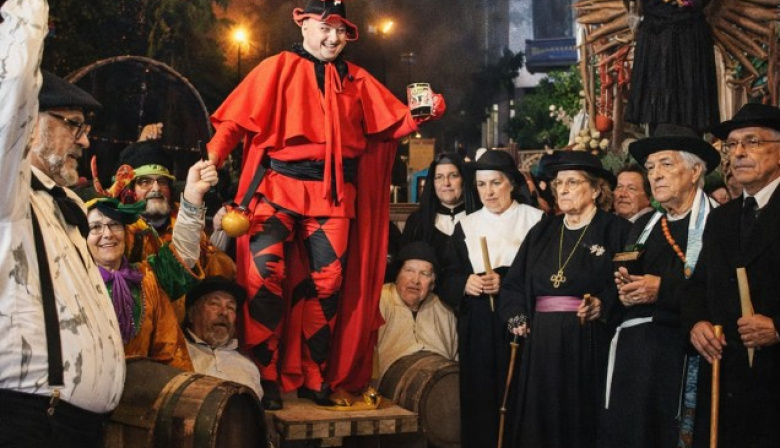 La plaza de San Gregorio de Telde acoge ‘La Batalla de Don Carnal y Doña Cuaresma’