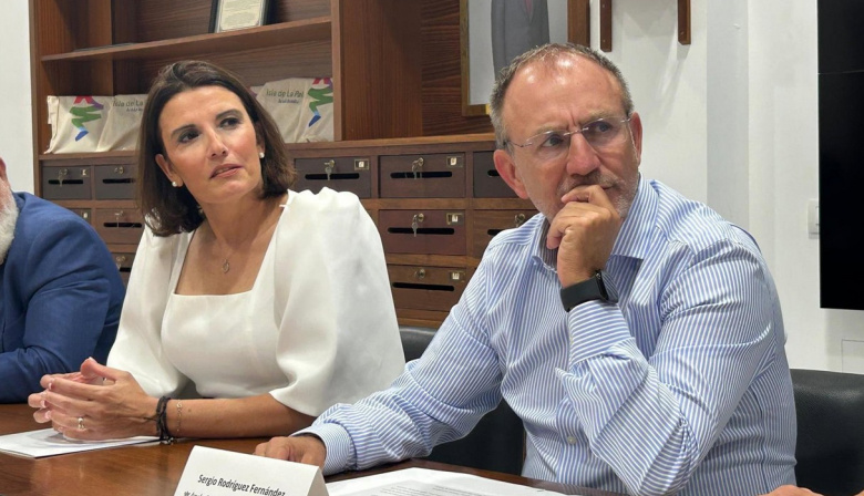 El Cabildo de La Palma realoja en hoteles a 200 turistas varados por la suspensión de vuelos por el paso de 'Therese'