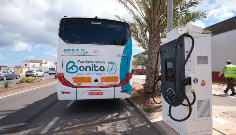 El Cabildo de Fuerteventura adquiere las primeras guaguas 100% eléctricas que operarán en el servicio de transporte público insular