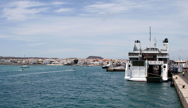 Los puertos canarios registran casi 6 millones de movimientos pasajeros en 2025