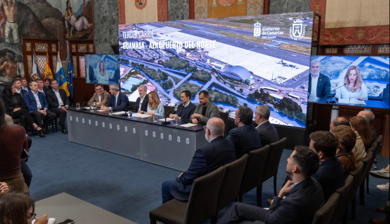 Clavijo refuerza su compromiso con la mejora de la movilidad con el proyecto del tercer carril de la TF-5