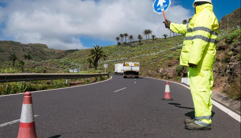 El Cabildo de La Gomera aprueba una inversión de 16 millones de euros para licitar el servicio de mantenimiento de carreteras hasta 2029