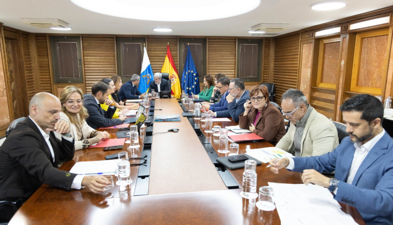 Canarias pide una comunicación fluida con Estado ante un posible desabastecimiento de queroseno por la guerra