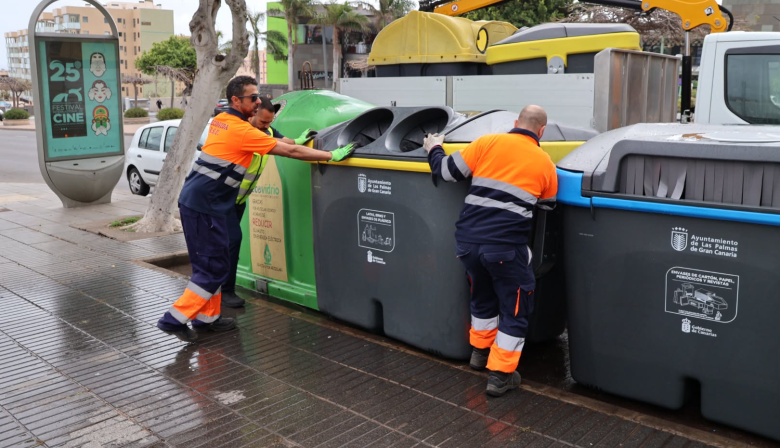 Las Palmas de Gran Canaria comienza a instalar 365 nuevos contenedores de reciclaje en la ciudad