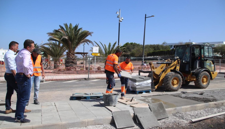 Playa Blanca gana 100 plazas de parking con la primera fase de rehabilitación de la Avenida Papagayo