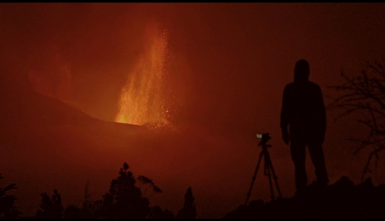 Proyección de ‘Un volcán habitado’, una crónica íntima de la erupción de La Palma