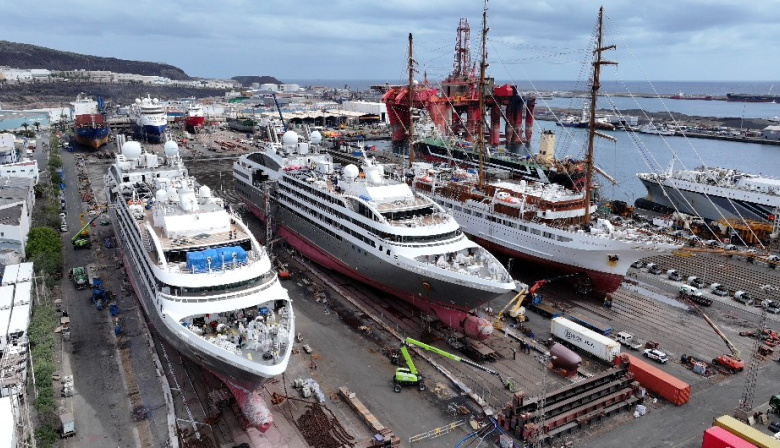 Astican repara simultáneamente cinco cruceros de lujo en seco en el Puerto de Las Palmas