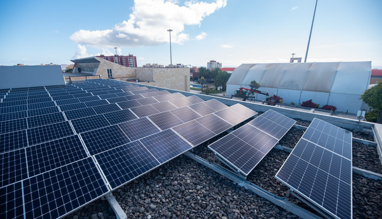 El Cabildo de Gran Canaria impulsa la instalación de 2,5 MW de energía renovable y la adquisición de 94 vehículos de movilidad sostenible en 2025