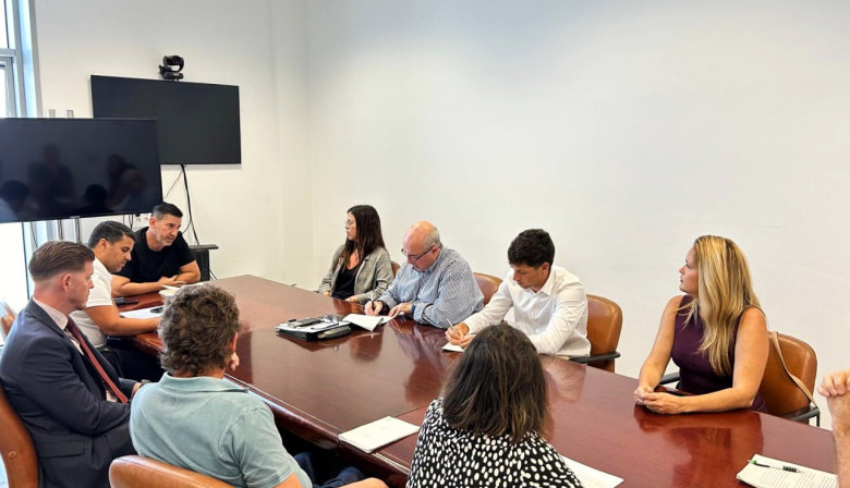 La Concejalía de Playas de San Bartolomé de Tirajana propone al pleno cesar la municipalización del servicio de hamacas y sombrillas