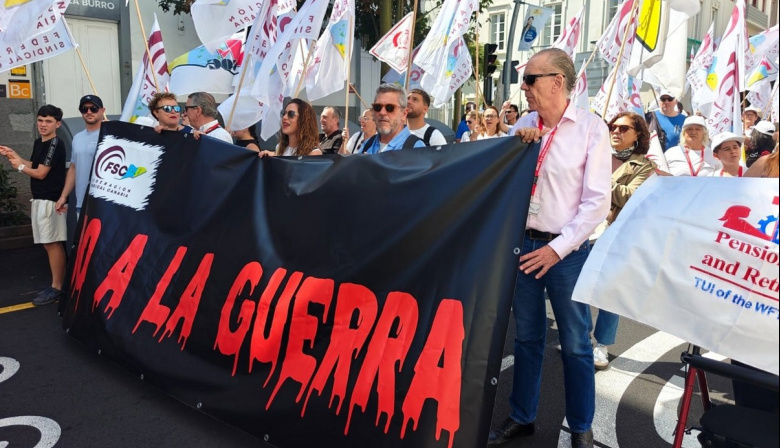 Más de 3.000 personas marchan en Canarias contra la guerra en Irán y piden acceso a la vivienda y mejoras salariales