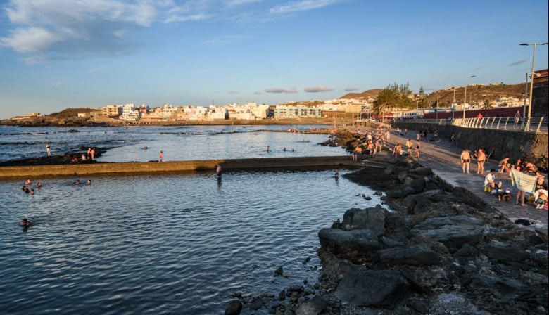 Las playas de Arucas reciben la Bandera Azul por trece años consecutivos