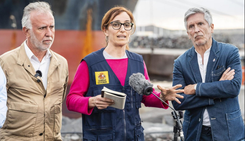 Mónica García huye de la "polémica estéril" con Canarias y subraya que el Gobierno de España "está trabajando"