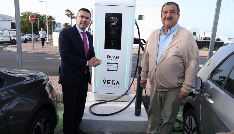 El Cabildo de Lanzarote instala nuevos puntos de recarga para vehículos eléctricos en todos los municipios