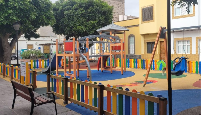 Los niños y niñas de Arucas ya pueden disfrutar el parque infantil Moisés Pérez