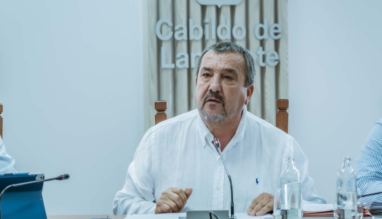 El Cabildo modifica las bases de subvenciones para la mejora del transporte en Lanzarote y La Graciosa