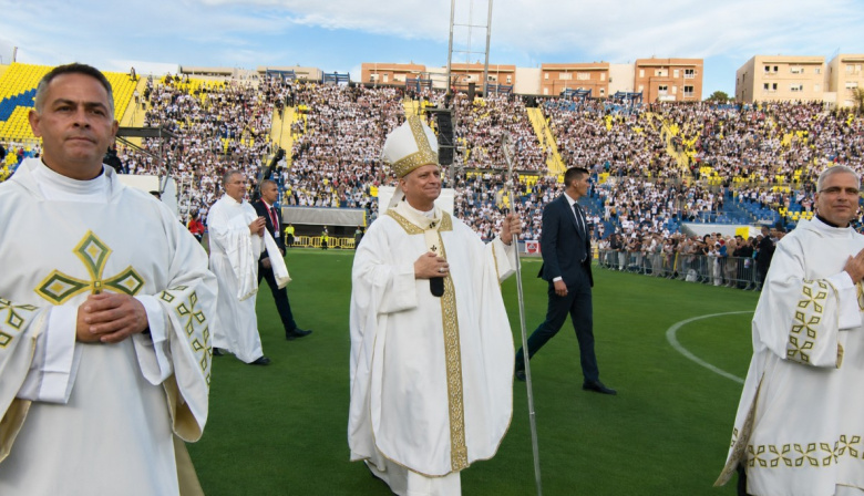 El Papa se despide de Gran Canaria recordando que "La dignidad no tiene pasaporte"