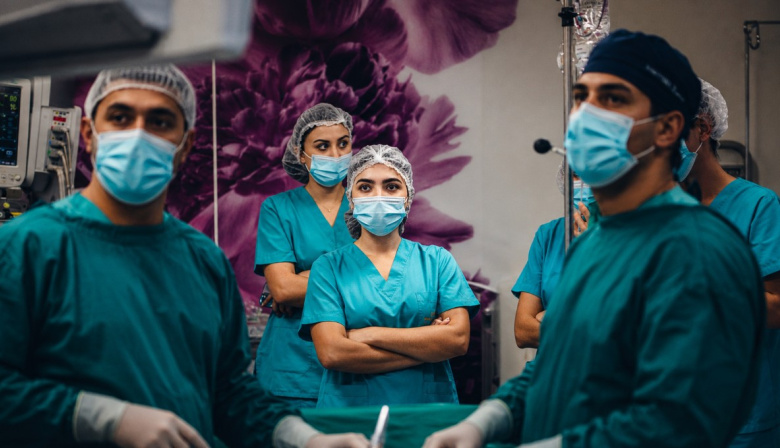 El número de profesionales sanitarios en Canarias alcanza su valor más alto en 2025