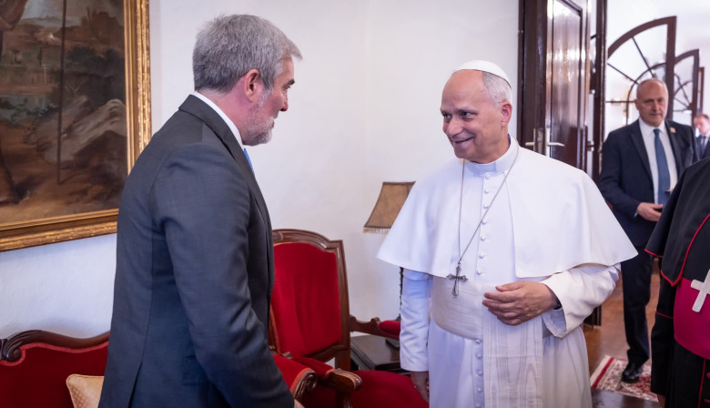 Clavijo agradece la actitud "ejemplar" del pueblo canario ante la visita del Papa León XIV