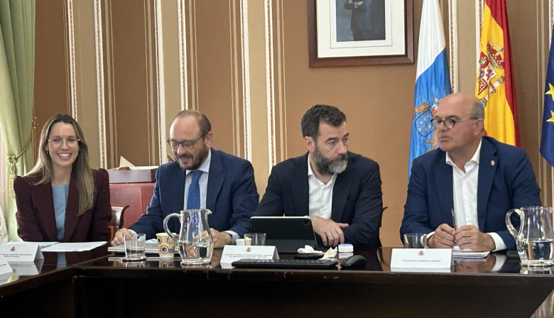 Canarias logra un acuerdo con el Estado para actualizar las ayudas al transporte de mercancías