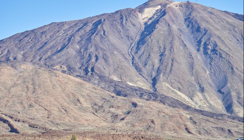 El Cabildo de Tenerife prohíbe fumar en todo el Parque Nacional del Teide tras los últimos incendios ocurridos en espacios protegidos