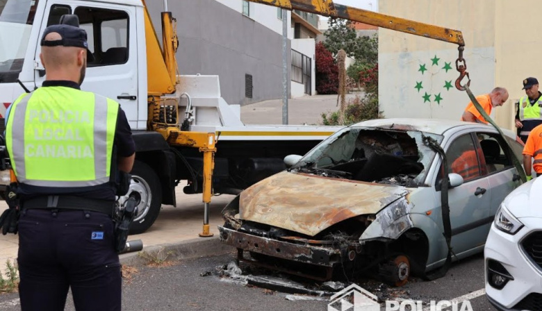 La Policía Local intensifica la retirada de vehículos en los cinco distritos de Santa Cruz