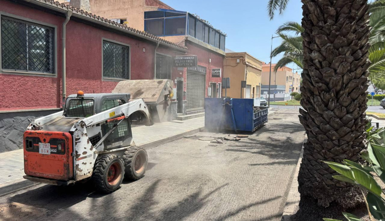El Ayuntamiento de La Laguna inicia los trabajos de acondicionamiento y repavimentado de la avenida de Las Palmeras, en Finca España