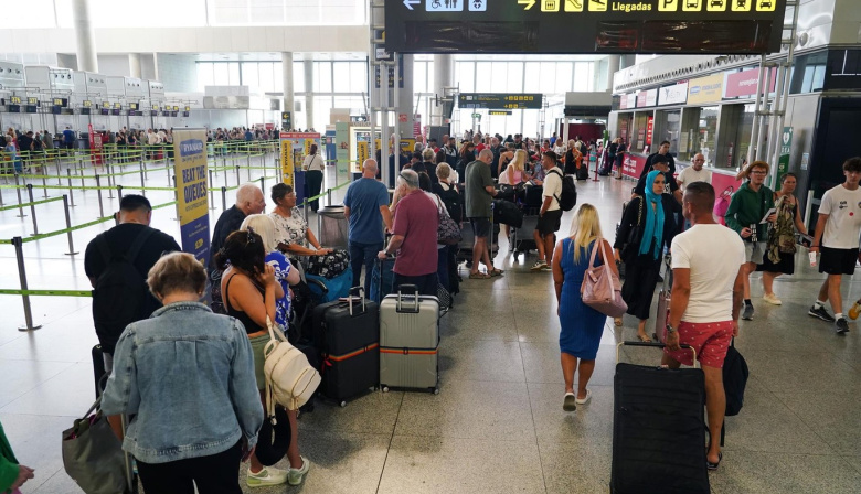 La llegada de turistas internacionales a Canarias crece un 0,53% en mayo con 1.555 millones de gasto