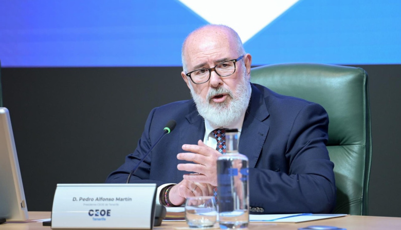 CEOE Tenerife pide una cumbre a Monzón para abordar el absentismo laboral en Canarias