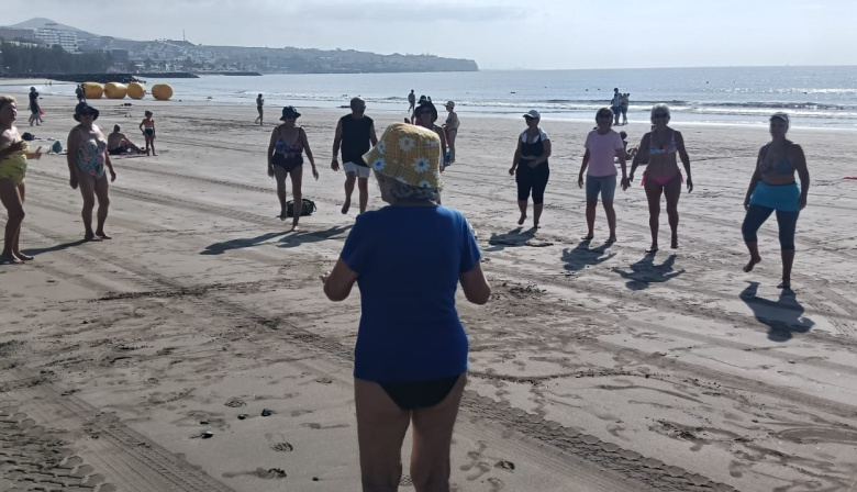 La Concejalía de El Mayor de San Bartolomé de Tirajana adapta su programación al verano con actividades en la playa, piscinas y centros municipales