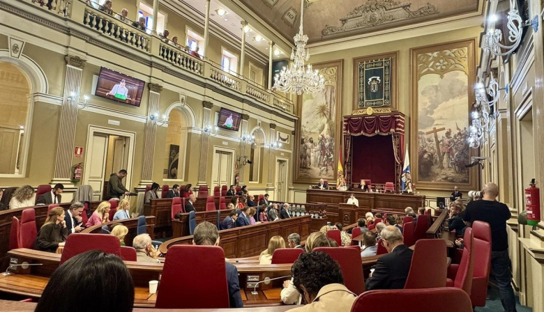 El Parlamento aprueba la nueva ley de RTVC con el rechazo de PSOE, NC-bc y Vox