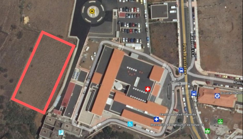 Sanidad adquiere un solar anexo al Hospital Nuestra Señora de los Reyes para crear nuevas plazas de aparcamiento