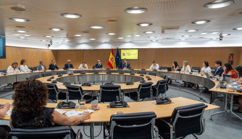 El Gobierno, a petición de asociaciones de personas mayores y usuarios financieros, impulsará la tramitación de la Autoridad de Defensa del Cliente Financiero en septiembre