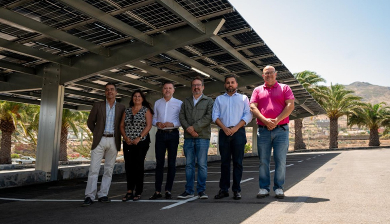 Gáldar instala marquesinas fotovoltaicas en el tanatorio municipal y reabre su aparcamiento