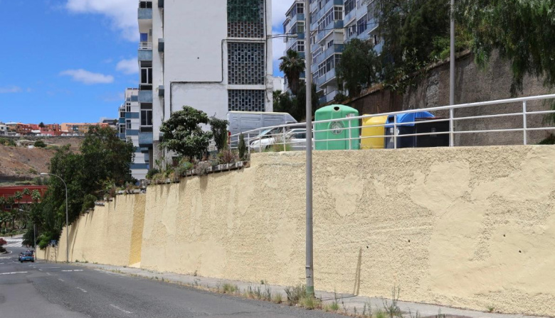 El Ayuntamiento de Las Palmas de Gran Canaria mejora la imagen urbana de El Batán con la rehabilitación de muros y espacios públicos