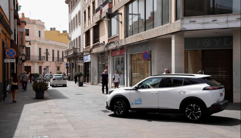 El Ayuntamiento de La Laguna prolongará hasta la Avenida de la Trinidad las roderas de asfalto de la calle Herradores