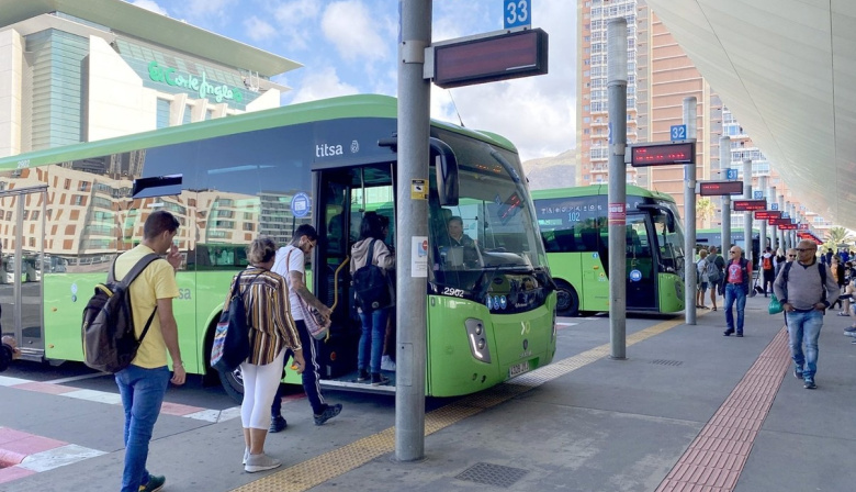 El uso de la guagua crece un 4,3% interanual en junio en Canarias y alcanza los 8,7 millones de pasajeros