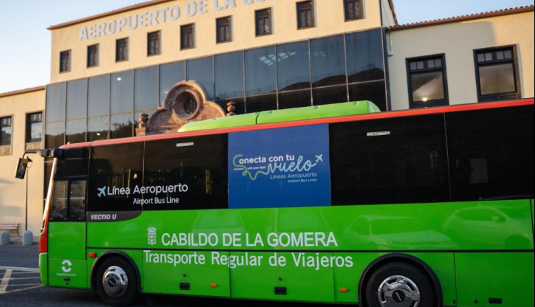GuaguaGomera lanza una campaña para fomentar el transporte público en sus rutas con el aeropuerto