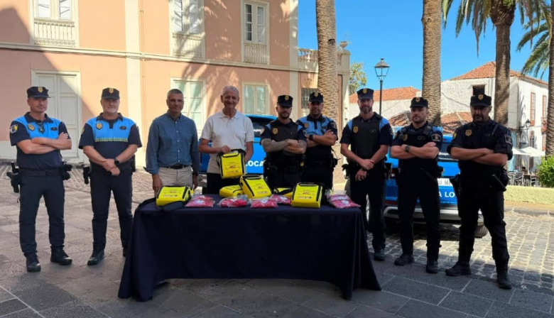 La Policía Local de La Orotava equipa sus patrullas con desfibriladores para ganar minutos que pueden salvar vidas